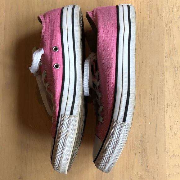 Converse women’s low top shoes size 8 - Picture 3 of 7